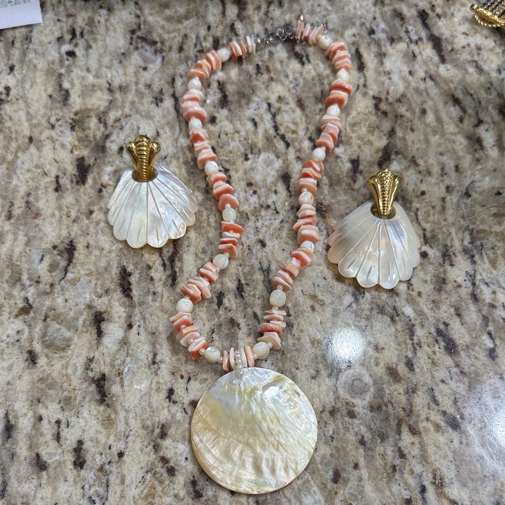 Vintage Elegant Pearl Shell Necklace and Earring Set